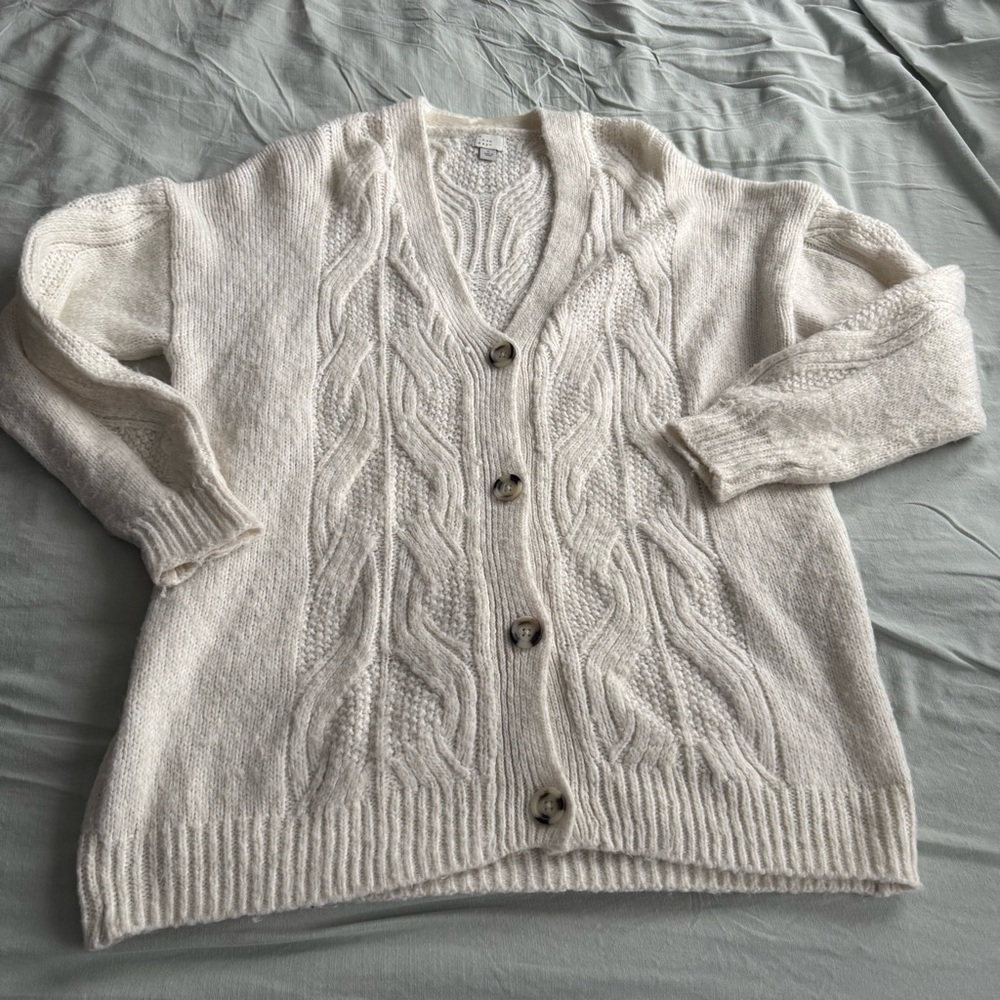 A new day white V neck button down oversized cardigan size large